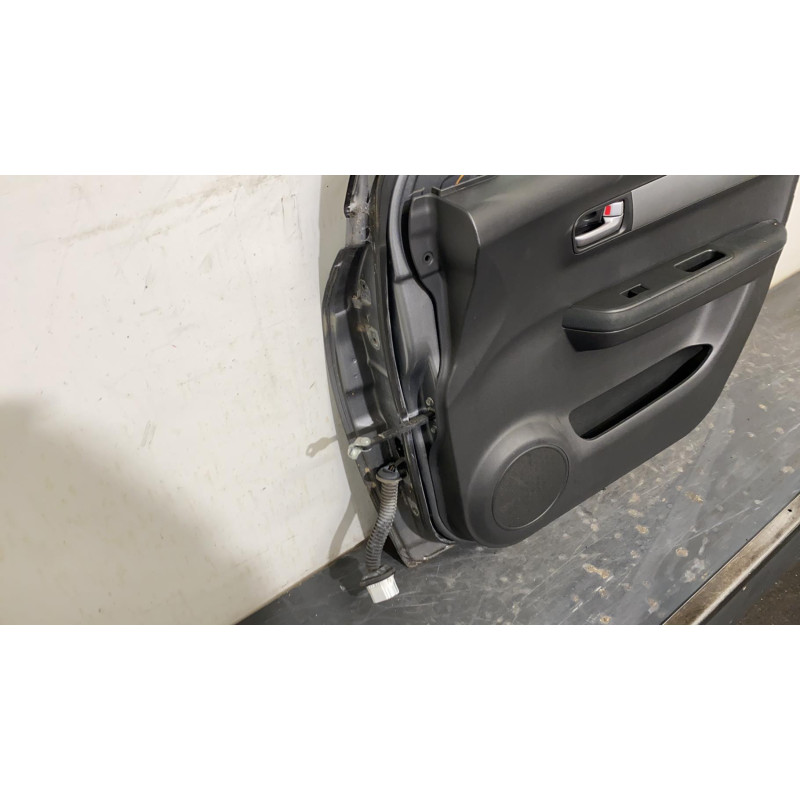Porte avant droit SUZUKI SWIFT 3 Photo n°1