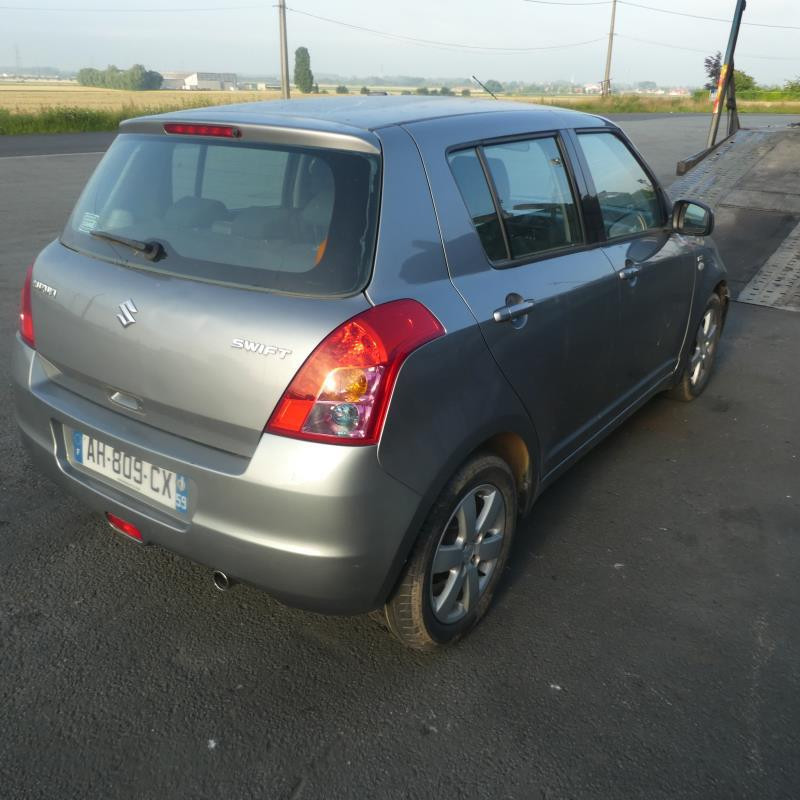 Porte avant droit SUZUKI SWIFT 3 Photo n°5