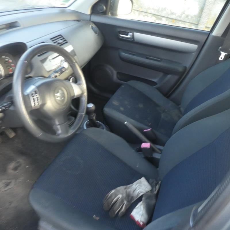Porte avant droit SUZUKI SWIFT 3 Photo n°12