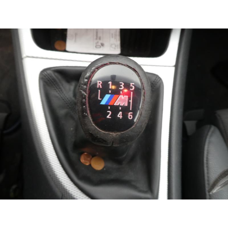 Verin de coffre BMW SERIE 1 E81 Photo n°5