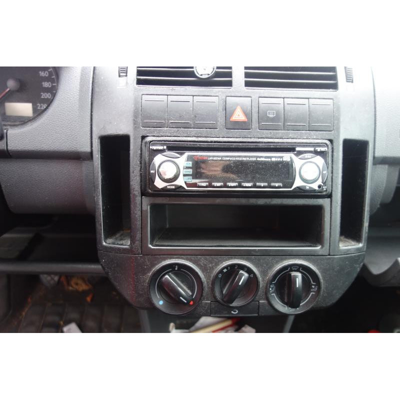Malle/Hayon arriere VOLKSWAGEN POLO 4 Photo n°8