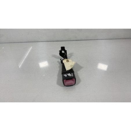 Attache ceinture arriere droit TOYOTA AURIS 1 Photo n°1