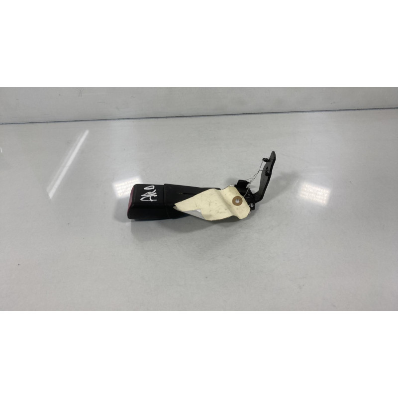 Attache ceinture arriere droit TOYOTA AURIS 1 Photo n°3