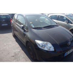 Attache ceinture avant gauche TOYOTA AURIS 1