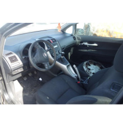 Attache ceinture avant gauche TOYOTA AURIS 1