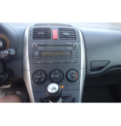 Attache ceinture avant gauche TOYOTA AURIS 1