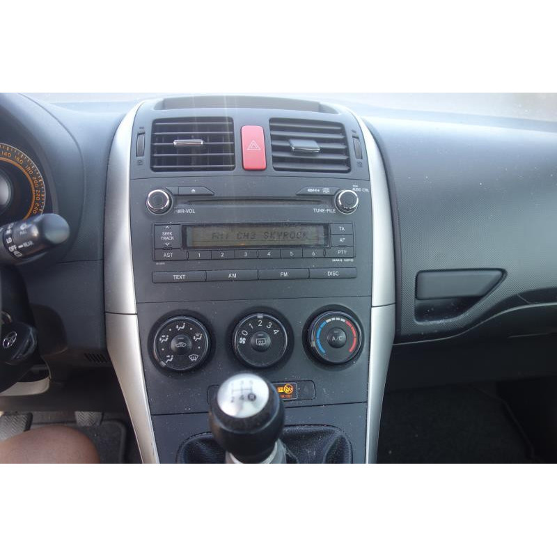 Attache ceinture avant gauche TOYOTA AURIS 1 Photo n°10