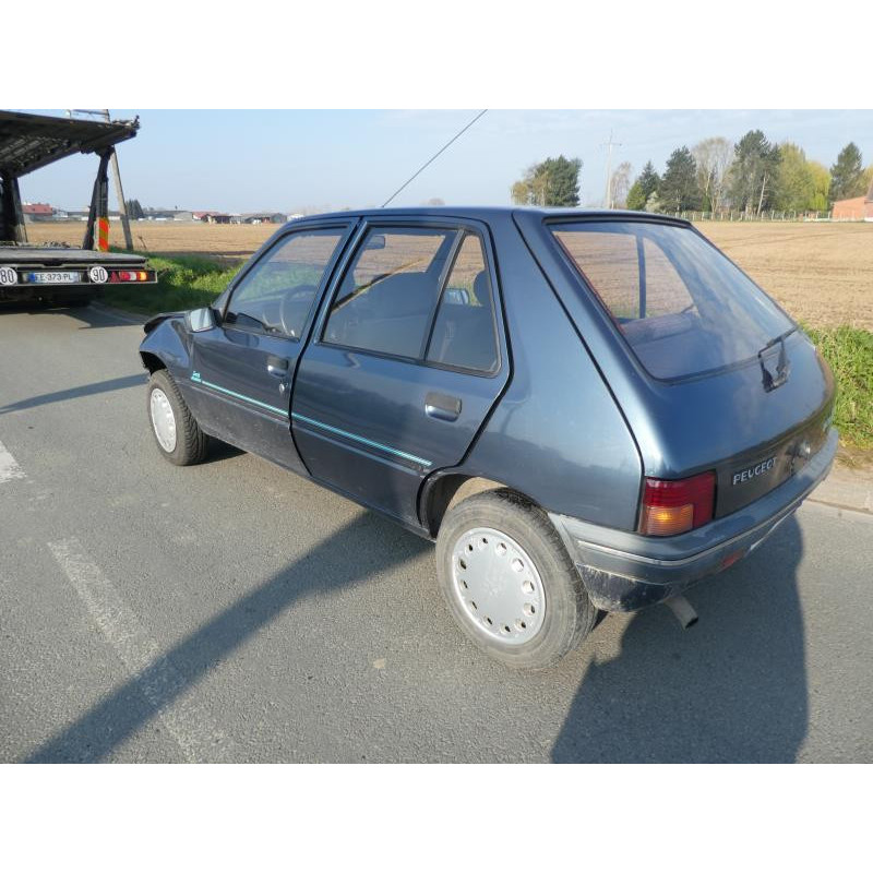 Retroviseur droit PEUGEOT 205 Photo n°10