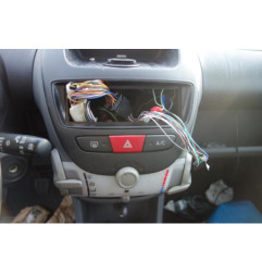 Serrure avant droit TOYOTA AYGO 1