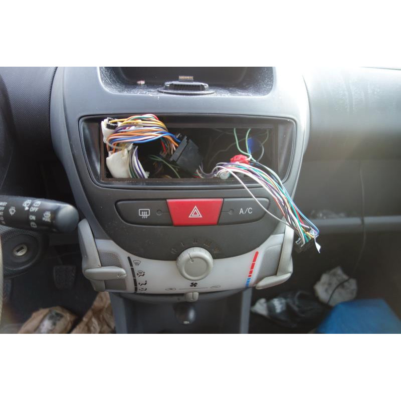 Serrure avant droit TOYOTA AYGO 1 Photo n°9