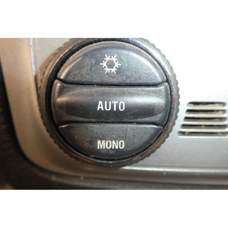 Attache ceinture avant droit ALFA ROMEO GT Photo n°10