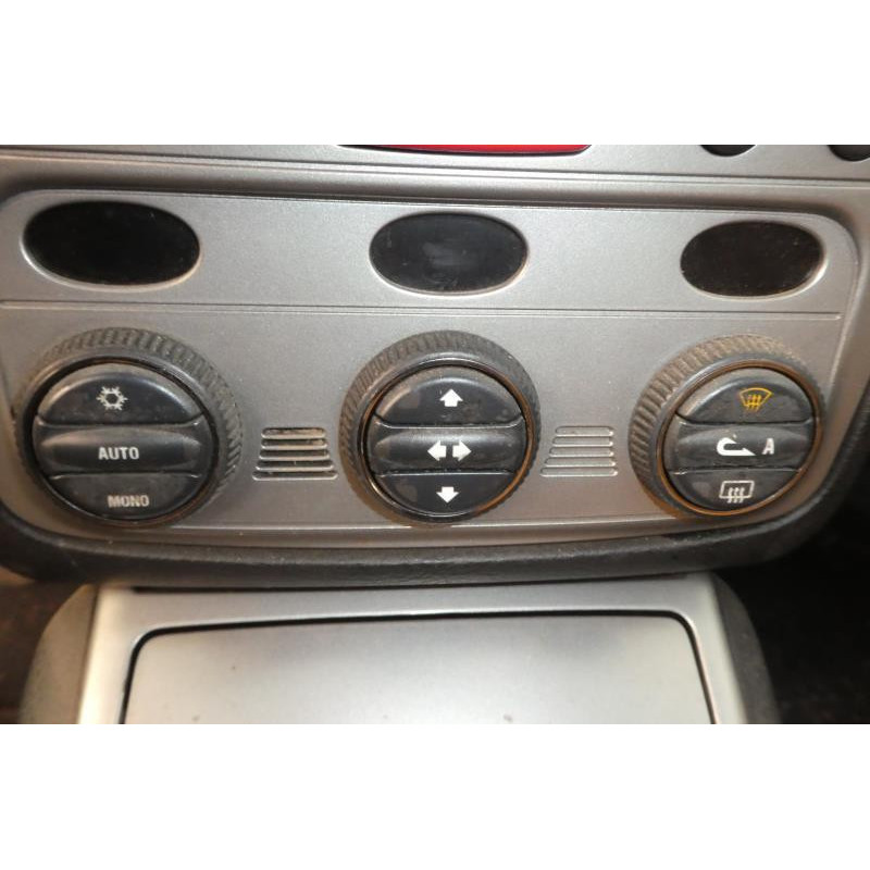 Attache ceinture avant droit ALFA ROMEO GT Photo n°12