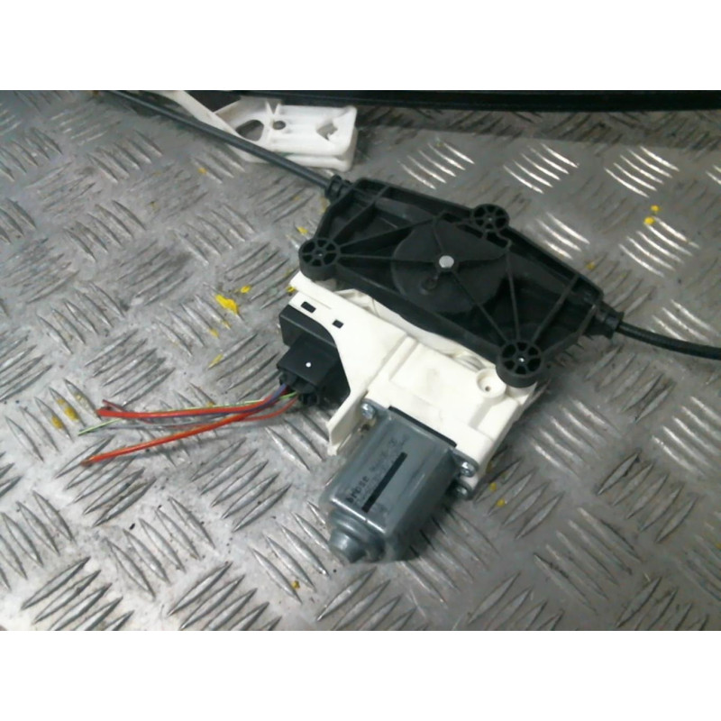 Leve vitre electrique arriere gauche AUDI A4 3 Photo n°2