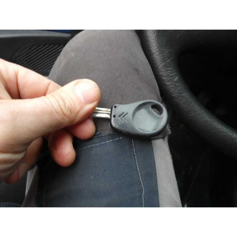Ceinture arriere droit CITROEN SAXO Photo n°8