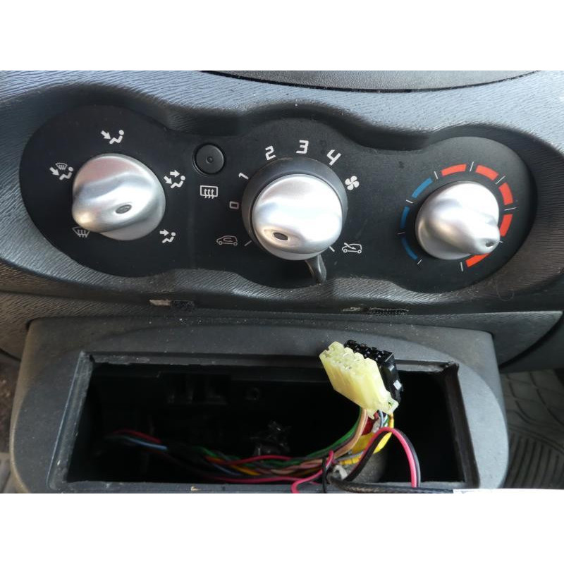 Air bag conducteur RENAULT TWINGO 2 Photo n°9