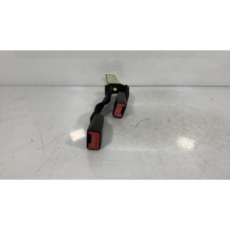Attache ceinture arriere centrale BMW SERIE 1 E87 Photo n°2