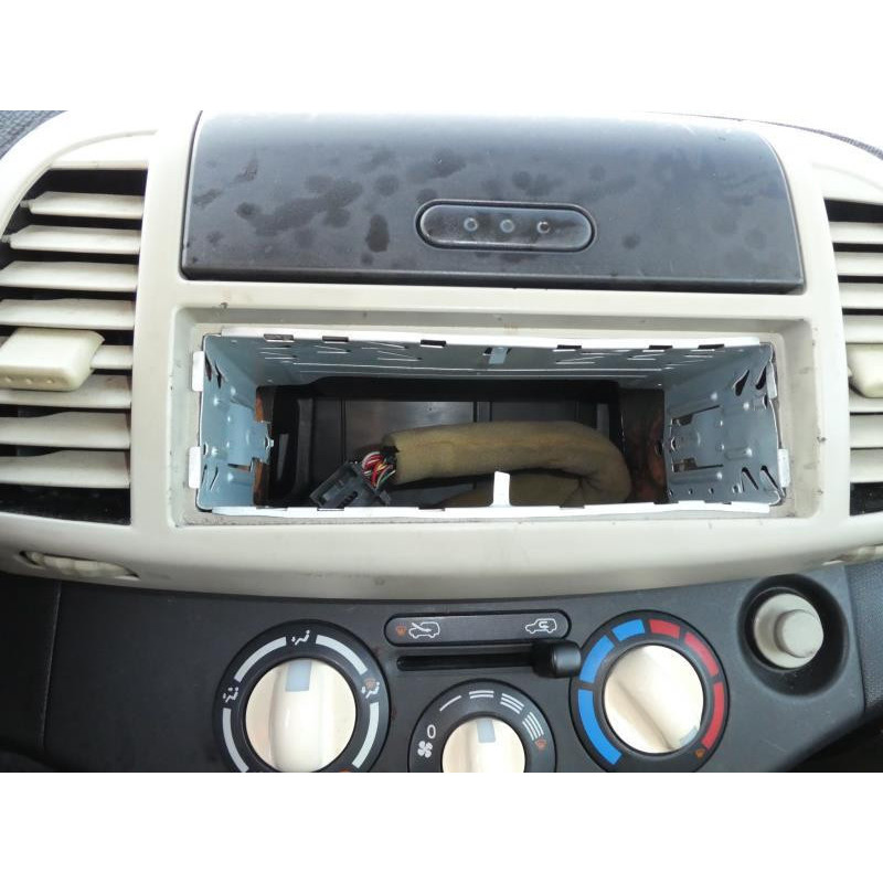 Verin de coffre NISSAN MICRA 3 Photo n°6