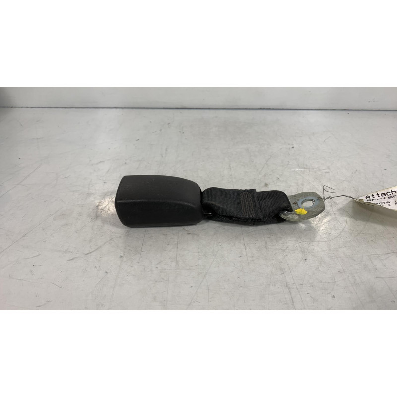 Attache ceinture arriere gauche TOYOTA AYGO 1 Photo n°1