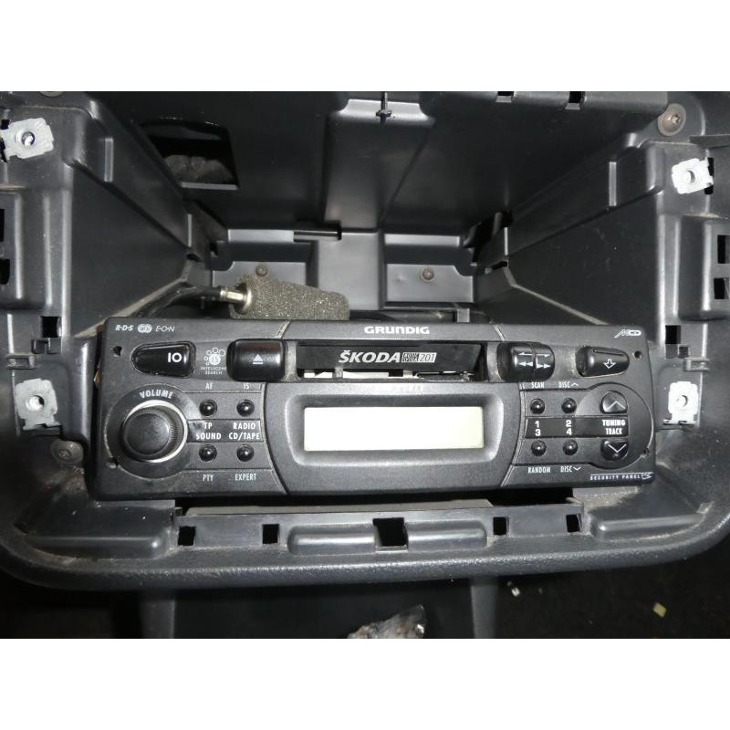 Leve vitre mecanique arriere droit SKODA FABIA 2 Photo n°7