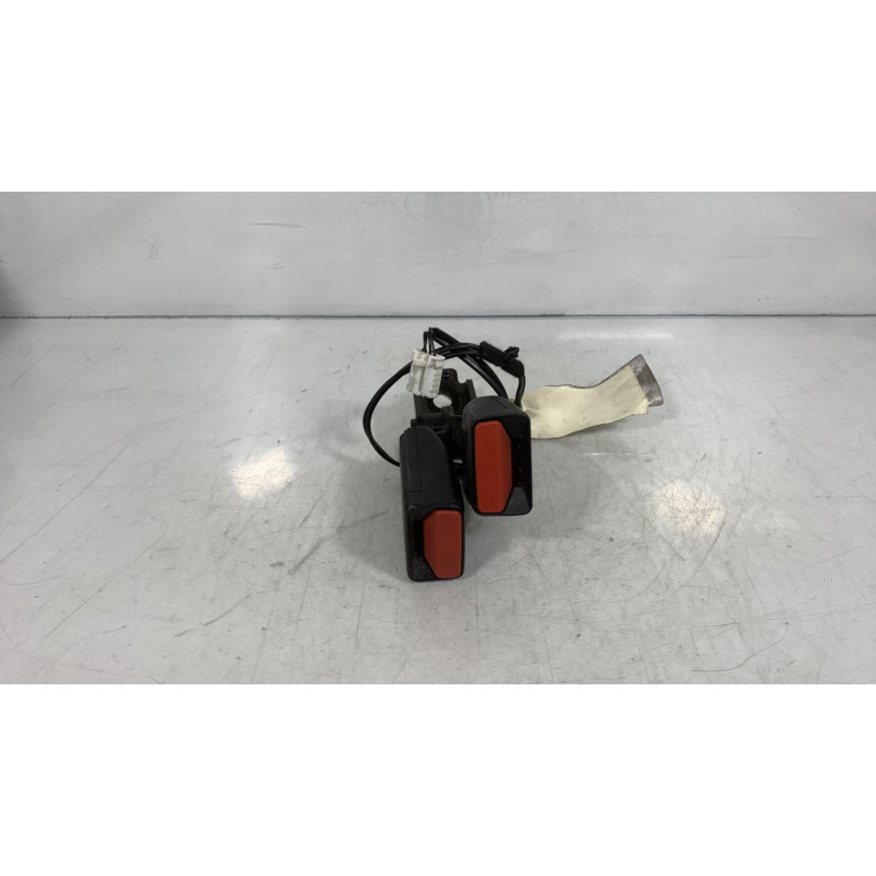 Attache ceinture arriere gauche PEUGEOT 508 1 Photo n°2