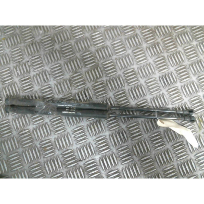 Verin de coffre FIAT GRANDE PUNTO Photo n°1
