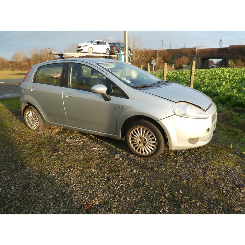 Verin de coffre FIAT GRANDE PUNTO Photo n°2