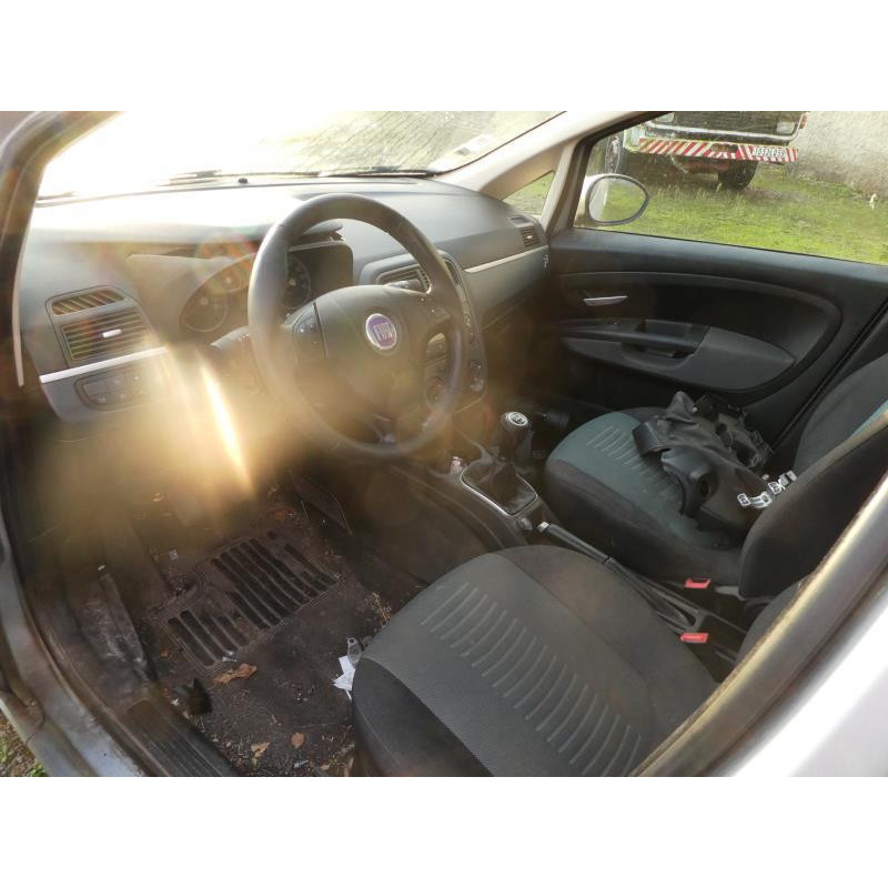 Verin de coffre FIAT GRANDE PUNTO Photo n°4
