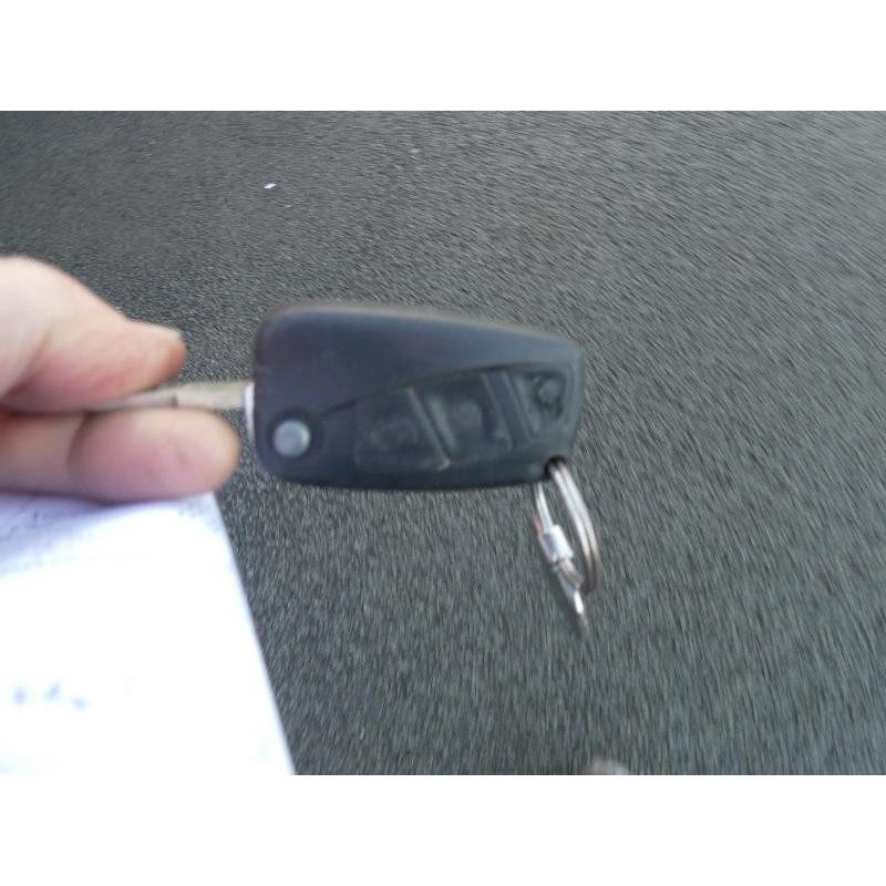 Verin de coffre FIAT GRANDE PUNTO Photo n°5