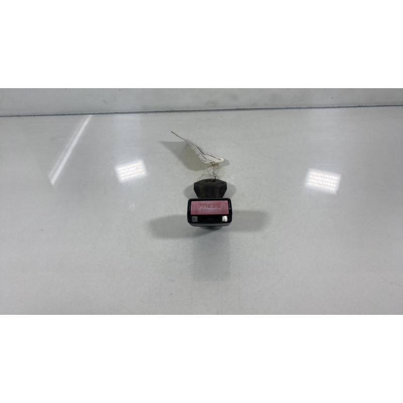 Attache ceinture arriere droit CITROEN C8 Photo n°1
