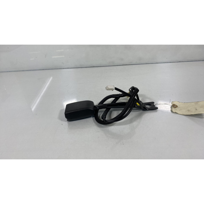 Attache ceinture avant droit TOYOTA YARIS 2 Photo n°1