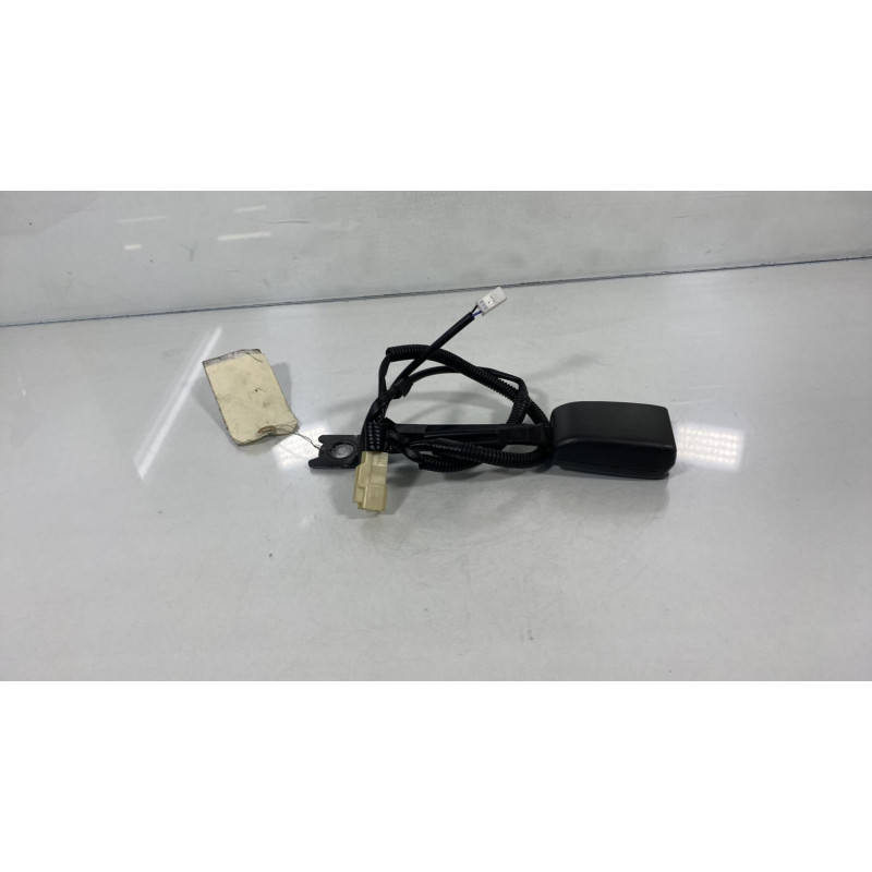 Attache ceinture avant droit TOYOTA YARIS 2 Photo n°2