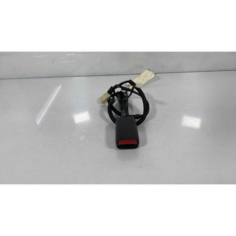 Attache ceinture avant droit TOYOTA YARIS 2 Photo n°3