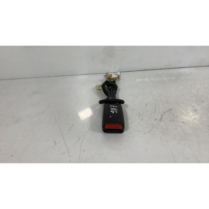Attache ceinture avant gauche TOYOTA YARIS 2 Photo n°1