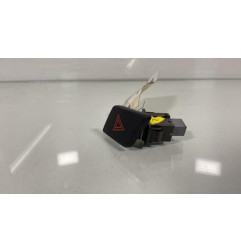 Bouton de warning TOYOTA YARIS 2 Photo n°1