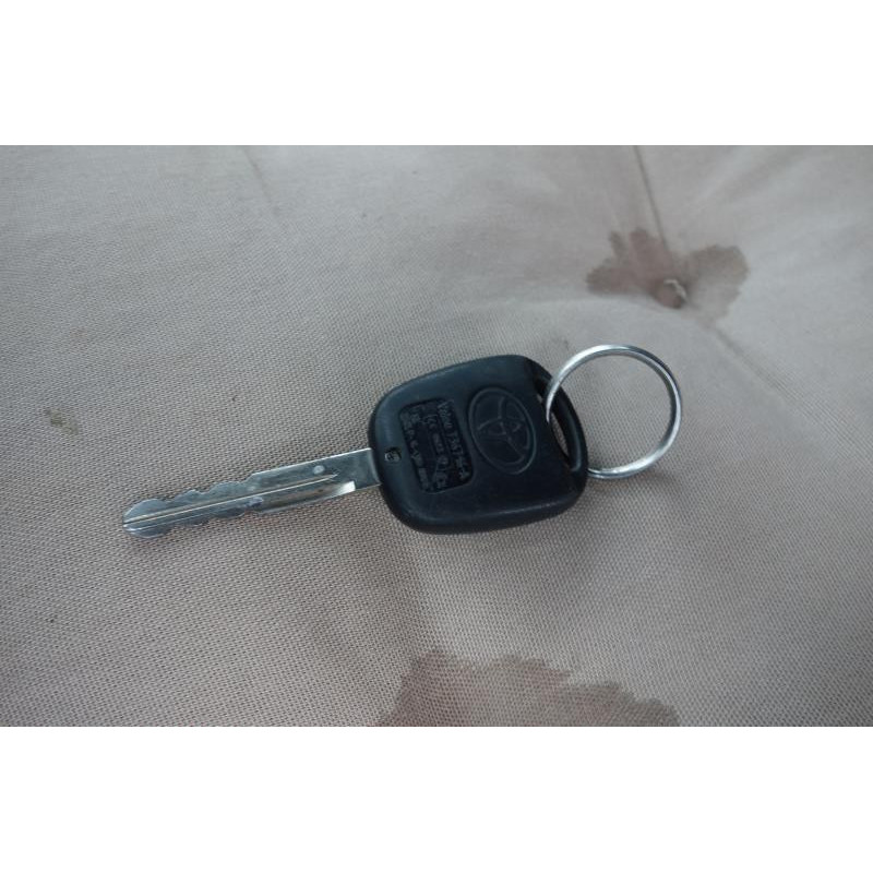 Bouton de warning TOYOTA YARIS 2 Photo n°17