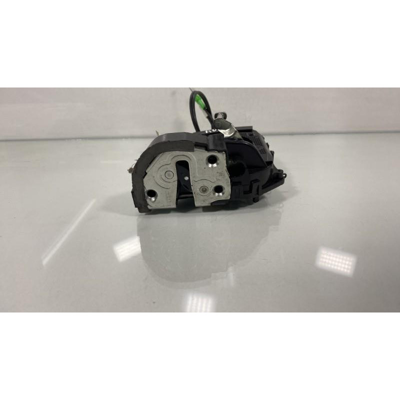 Serrure arriere droit TOYOTA YARIS 2 Photo n°2