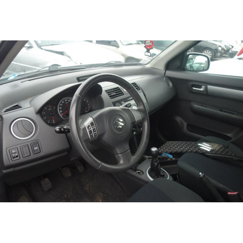 Porte avant droit SUZUKI SWIFT 3 Photo n°8