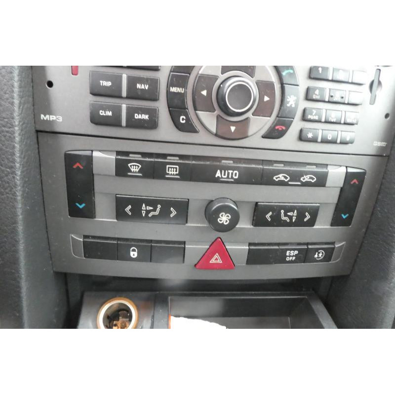 Verin de coffre PEUGEOT 407 Photo n°9