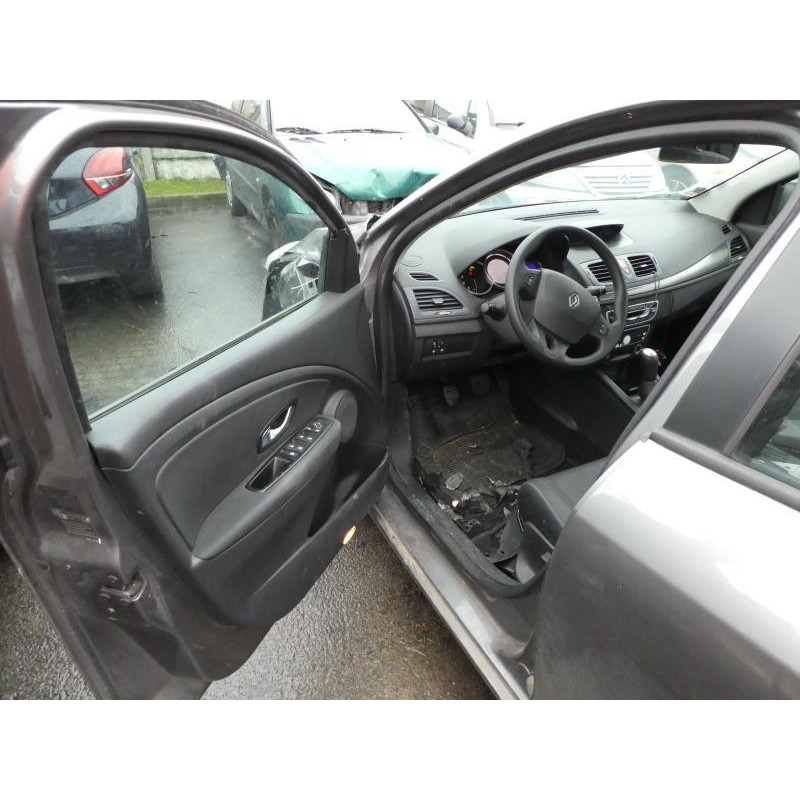 Verin de coffre RENAULT MEGANE 3 Photo n°12