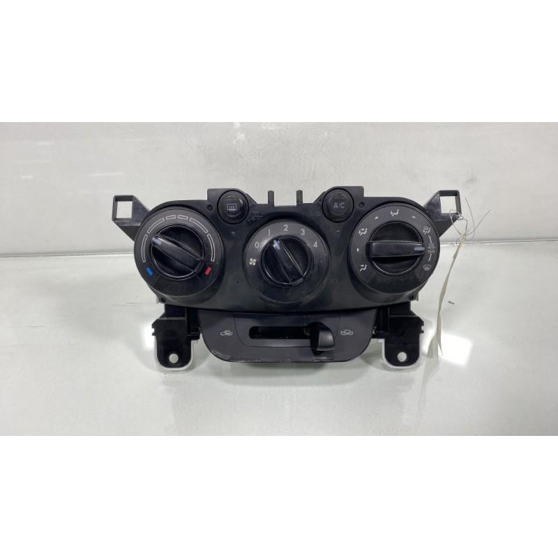 Commande chauffage MAZDA 2 2 Photo n°2
