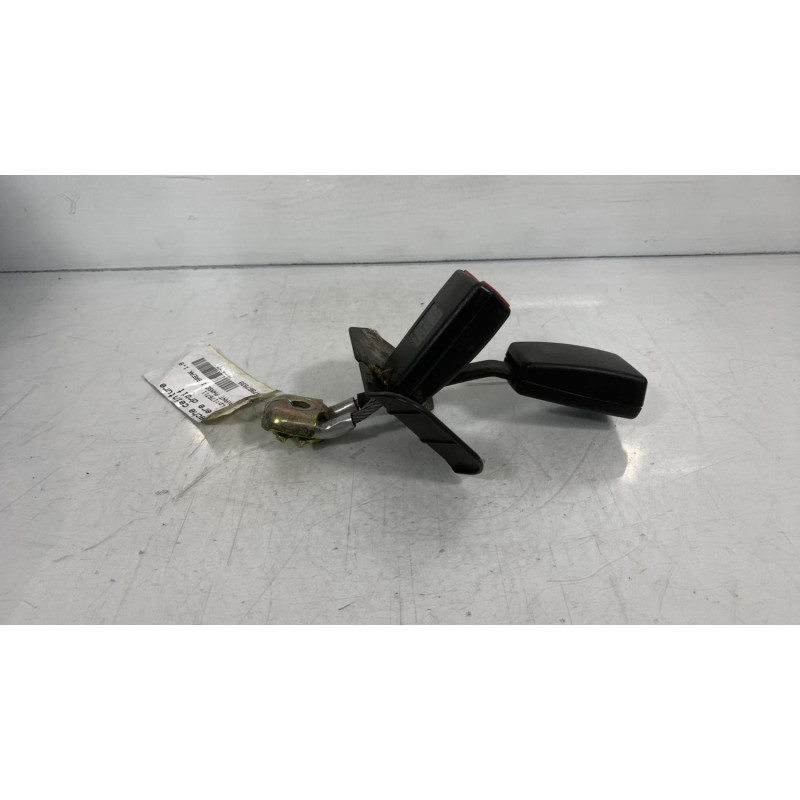 Attache ceinture arriere droit AUDI A4 2 Photo n°1