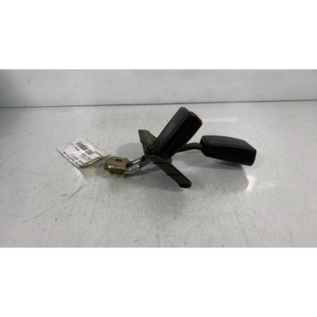 Attache ceinture arriere droit AUDI A4 2 Photo n°1