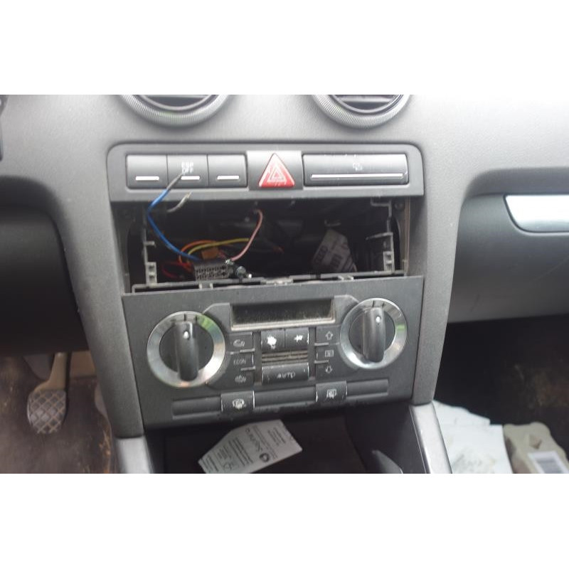 Porte avant droit AUDI A3 2 Photo n°9