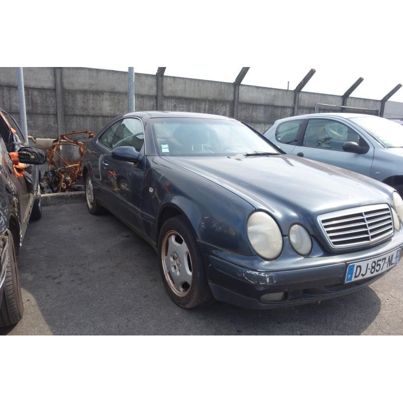 Malle/Hayon arriere MERCEDES CLASSE CLK 208 Photo n°8