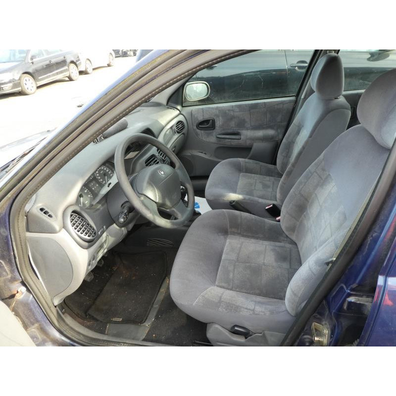 Porte avant droit RENAULT MEGANE 1 Photo n°8