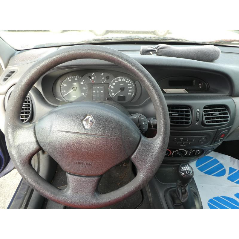 Porte avant droit RENAULT MEGANE 1 Photo n°12