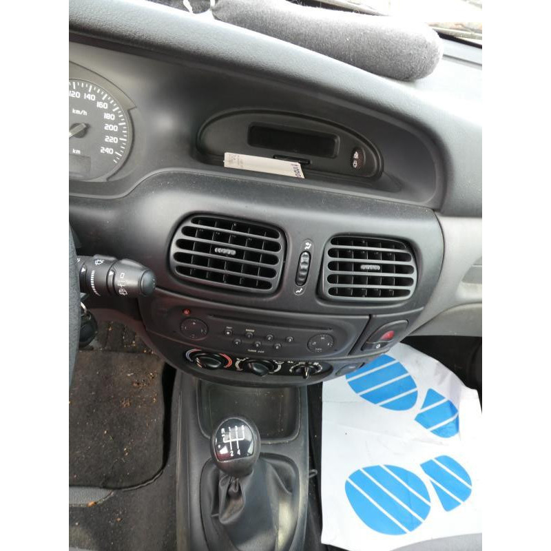 Porte avant droit RENAULT MEGANE 1 Photo n°13
