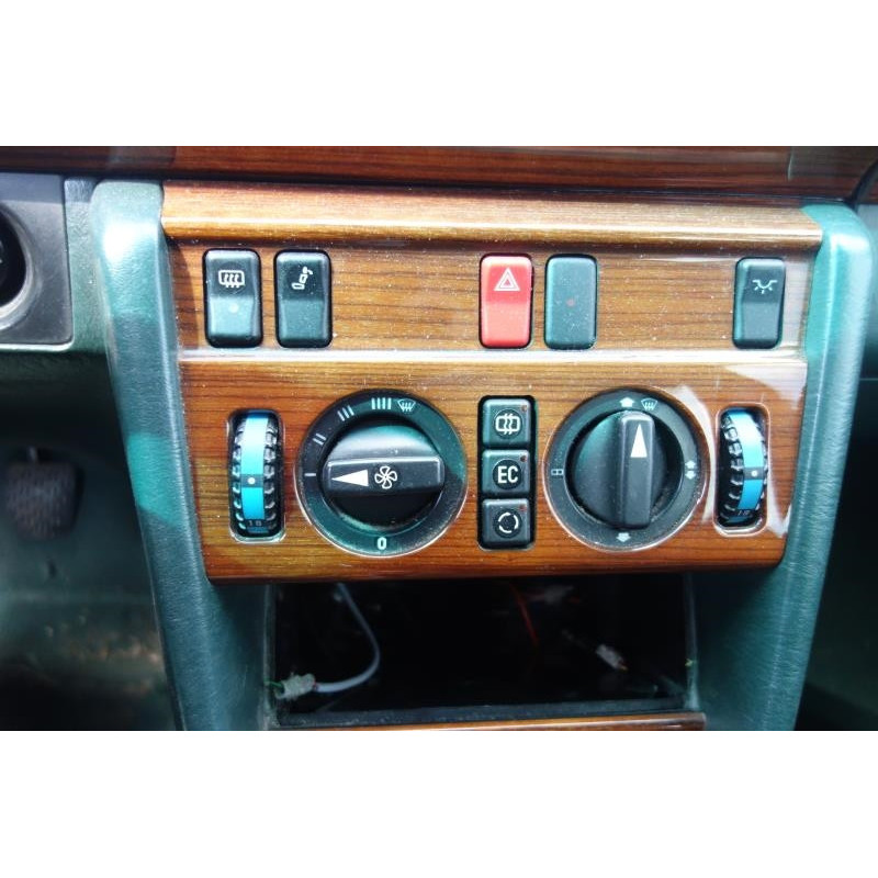 Trappe d'essence MERCEDES 300 W124 Photo n°10