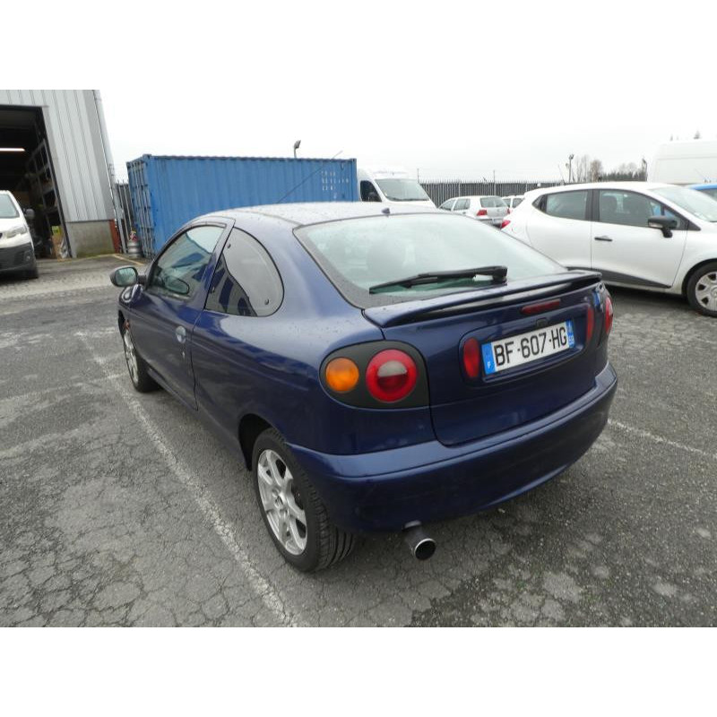 Malle/Hayon arriere RENAULT MEGANE 1 Photo n°4