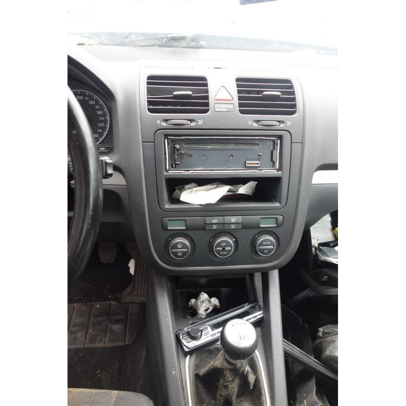 Feu arriere secondaire gauche (feux) VOLKSWAGEN GOLF 5 Photo n°8